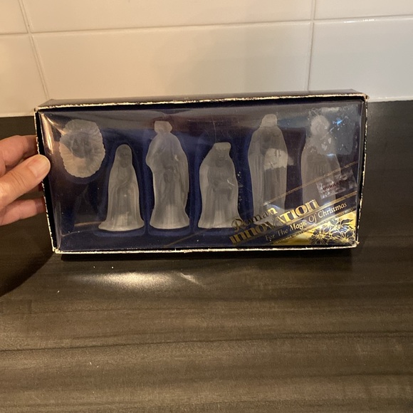 Vintage 70’s Frosted white glass nativity scene in orig box! By Roman Innovation - Picture 10 of 16